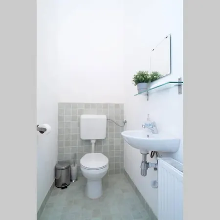 Hidden Gem At Kalvin Square Apartamento Budapest